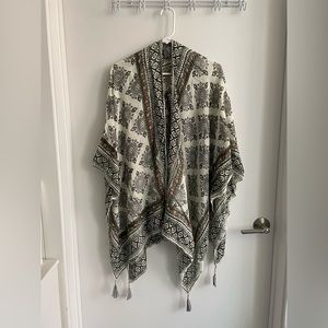 Vince Camuto shawl